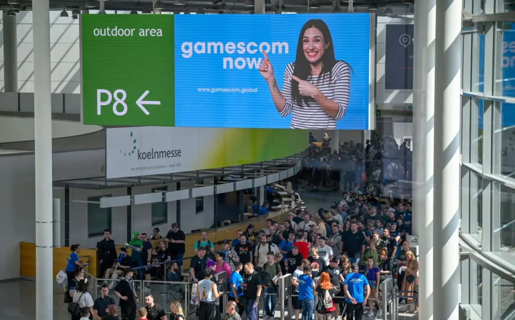 Gamescom Überlebenstipps: 10 geniale Hacks, wie du die Messetage meisterst 2 Die Hallen der Koelnmesse erfordern gute Planung und Durchhaltevermoegen